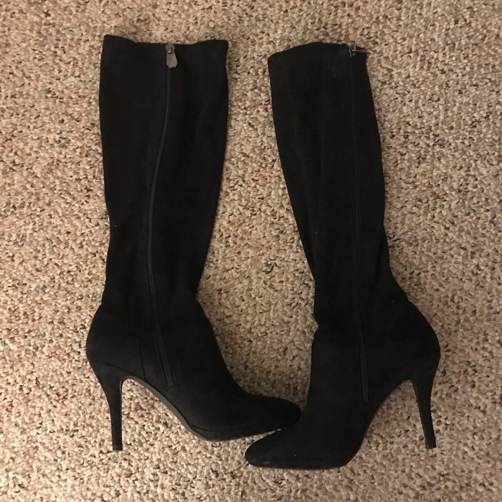 Tahari Izzy Boots - size 6